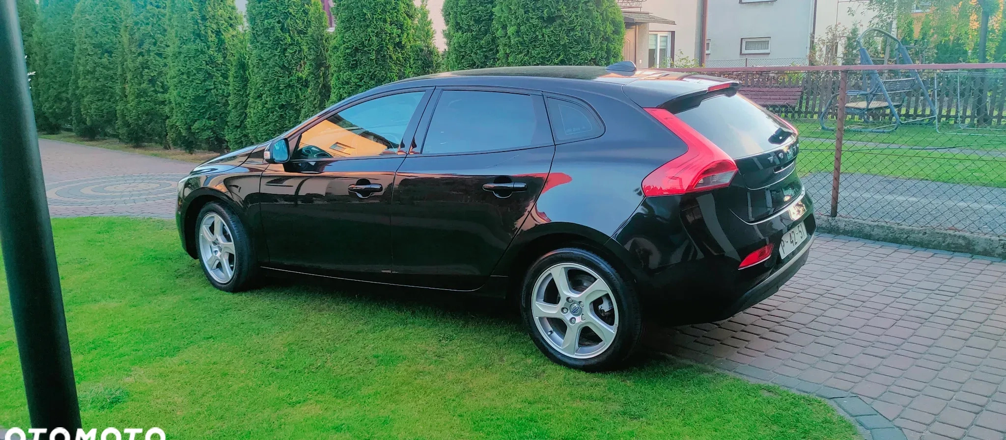 Volvo V40 cena 32900 przebieg: 208000, rok produkcji 2012 z Otmuchów małe 277